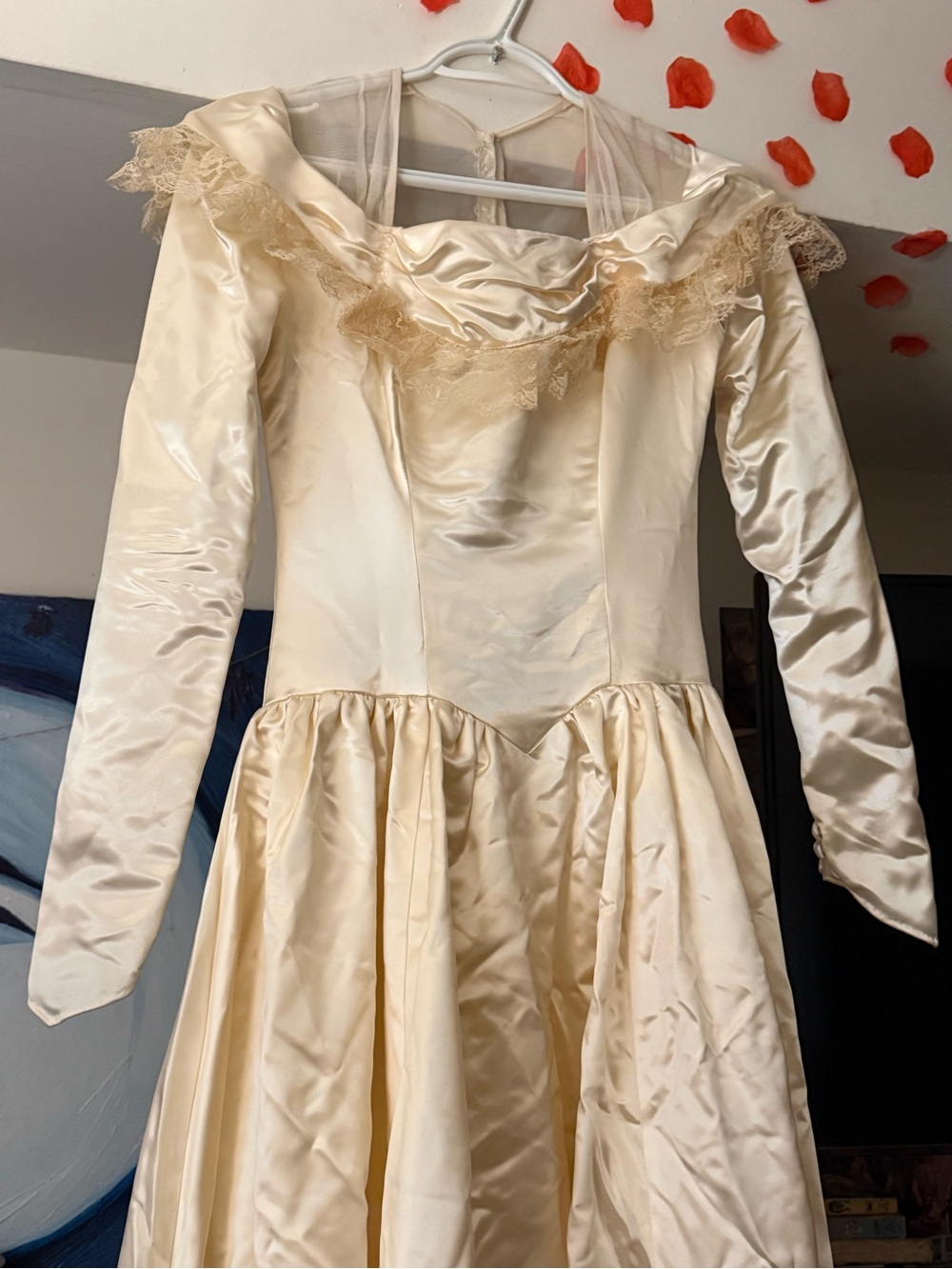 1930/40’s Ecru Ivory Satin Wedding Dress w/ Pearlized Floral Crown and Rosettes - Picture 8 of 14